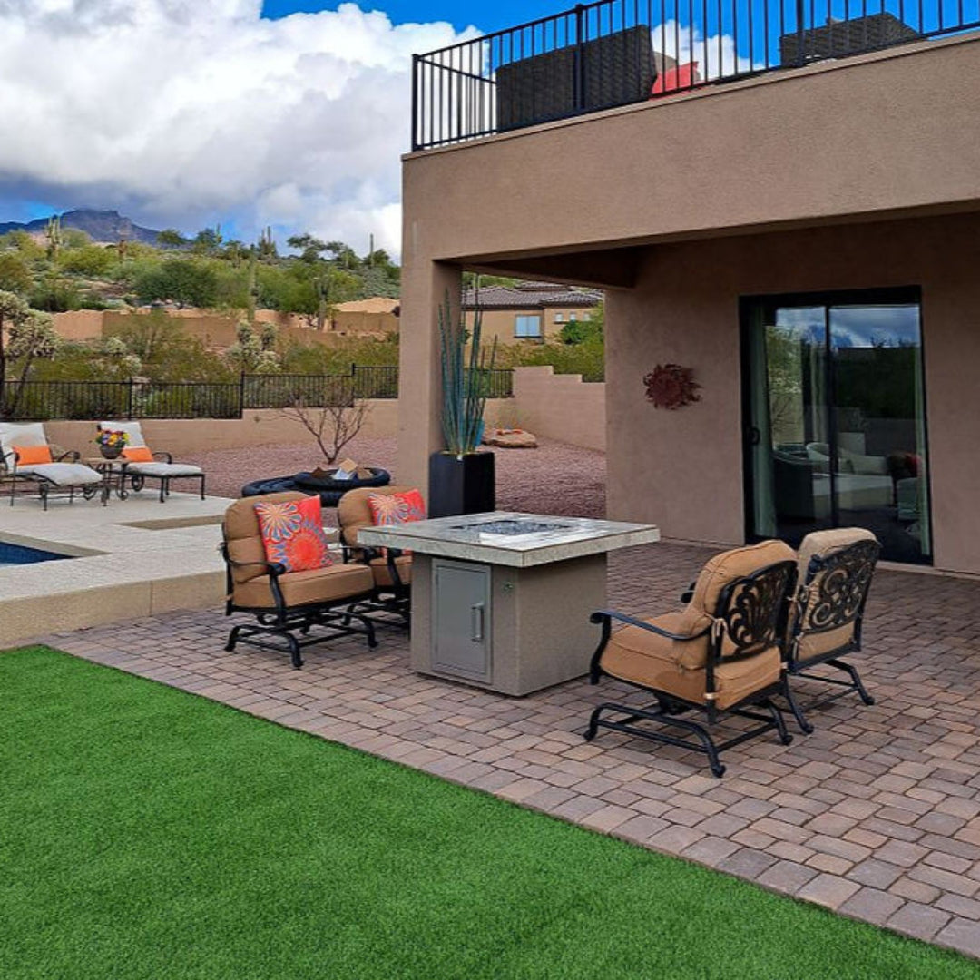 Kokomo Jamaica Fire Table with fire-glass